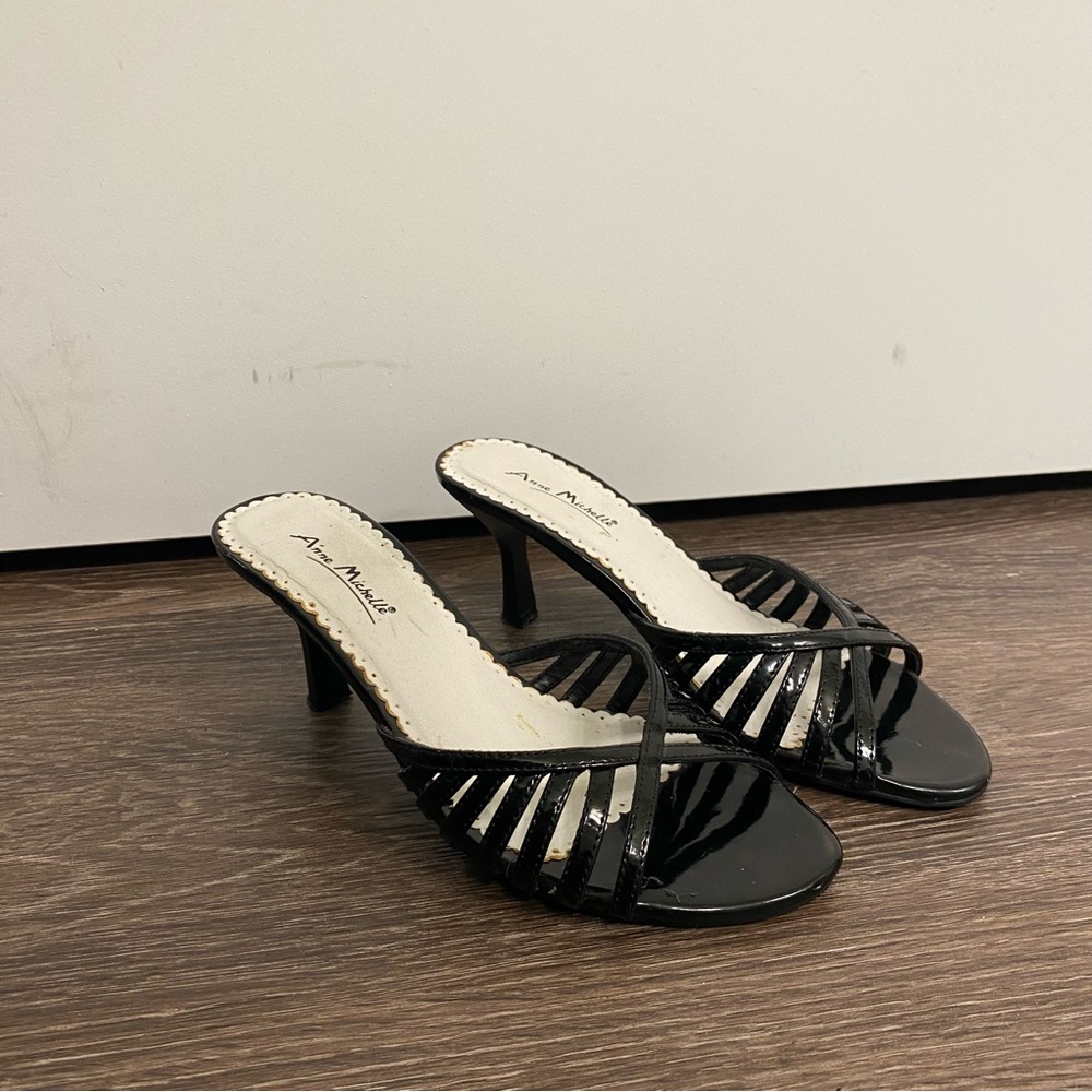 black kitten heels